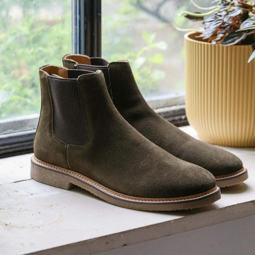 SCHMOOVE — dublin-chelsea-m-suede-vert